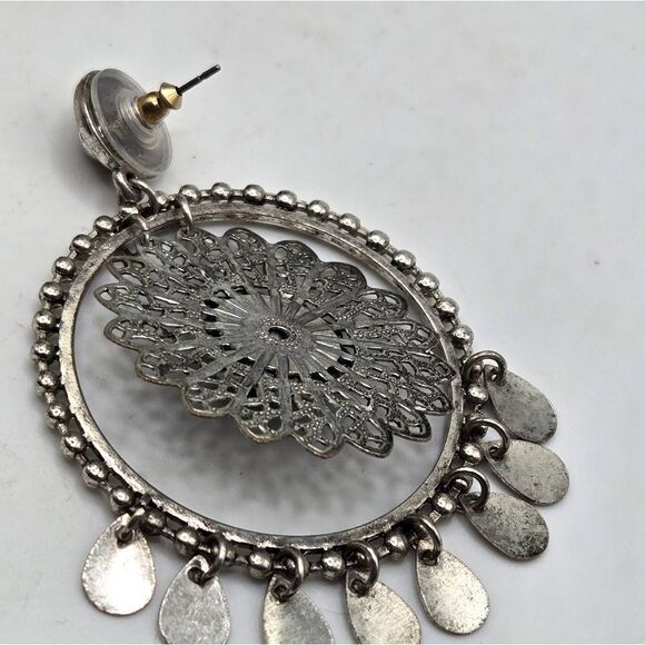 "5/"25" Mismatched Silvertone Madala Circle Tassel Silvertone Disc Earrings - Picture 8 of 9